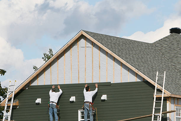 Professional Siding Replacement technician working in Indianola, WA